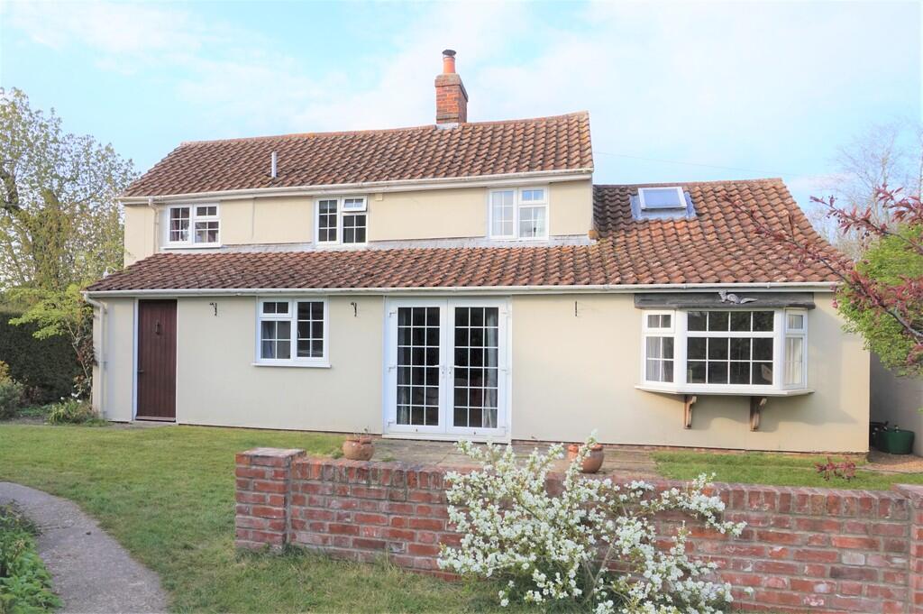 2 bed Cottage for rent in Holton St Mary. From Grier & Partners - East Bergholt 2 bed Cottage for rent in Holton St Mary. From Grier & Partners - East Bergholt