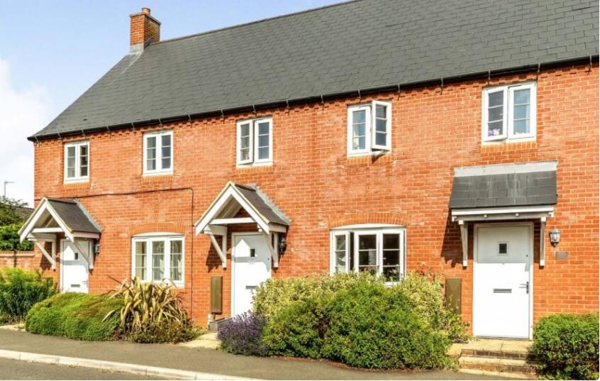 2 bed Mid Terraced House for rent in Middleton Cheney. From Stepping Stones - Banbury