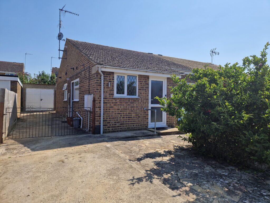 2 bed Bungalow for rent in Kings Sutton. From Stepping Stones - Banbury