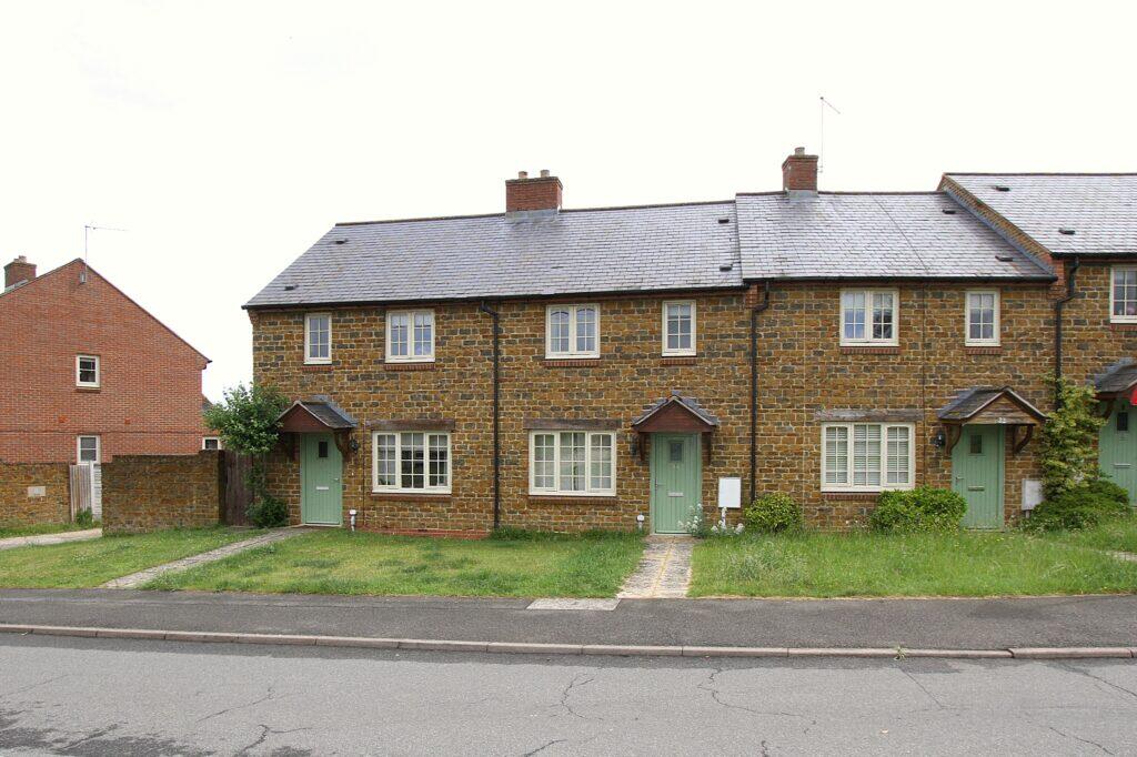 3 bed Mid Terraced House for rent in Hinton. From Stepping Stones - Banbury 3 bed Mid Terraced House for rent in Hinton. From Stepping Stones - Banbury