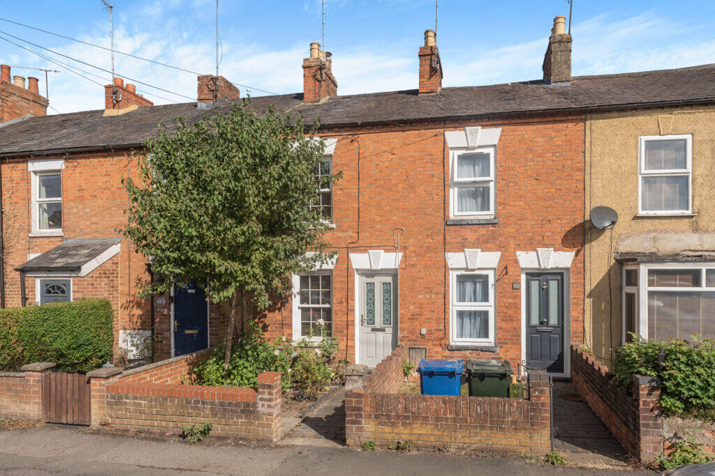 2 bed Mid Terraced House for rent in Banbury. From Stepping Stones - Banbury