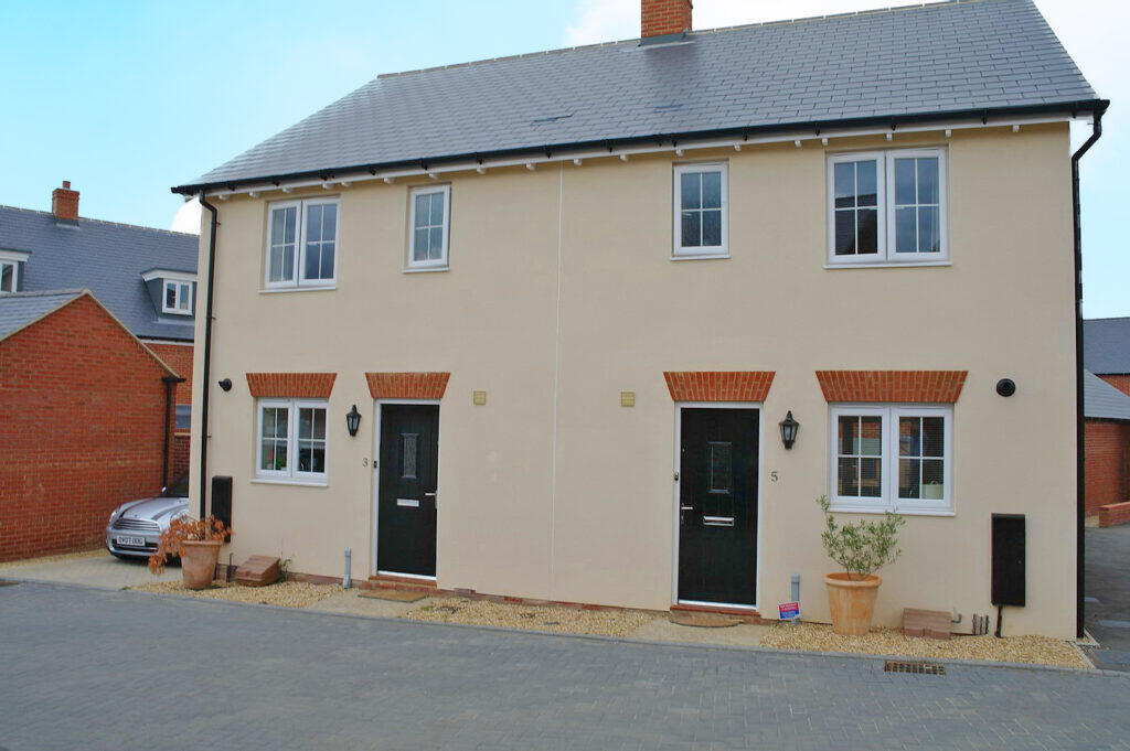 3 bed Semi Detached for rent in Buckingham. From Stepping Stones - Banbury