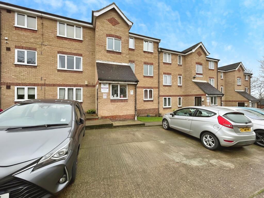 1 bed 1st Floor Flat for rent in Aveley. From Abbotts - Basildon