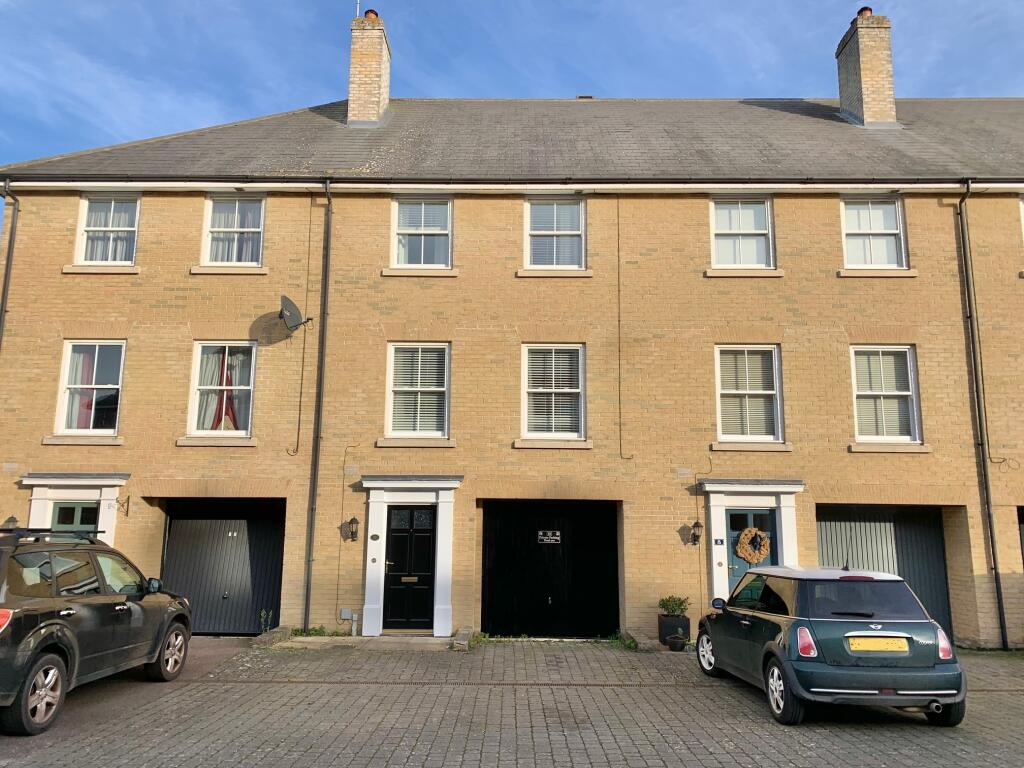 4 bed Mid Terraced House for rent in Bury St Edmunds. From Abbotts - Bury St Edmunds