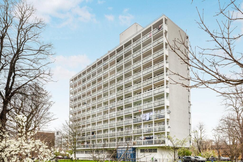 3 bed 1st Floor Flat for rent in Camberwell. From Acorn - Kennington