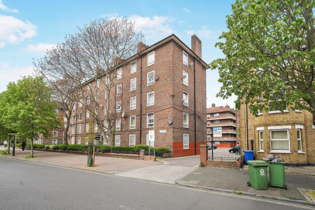3 bed 1st Floor Flat for rent in Bermondsey. From Acorn - Kennington