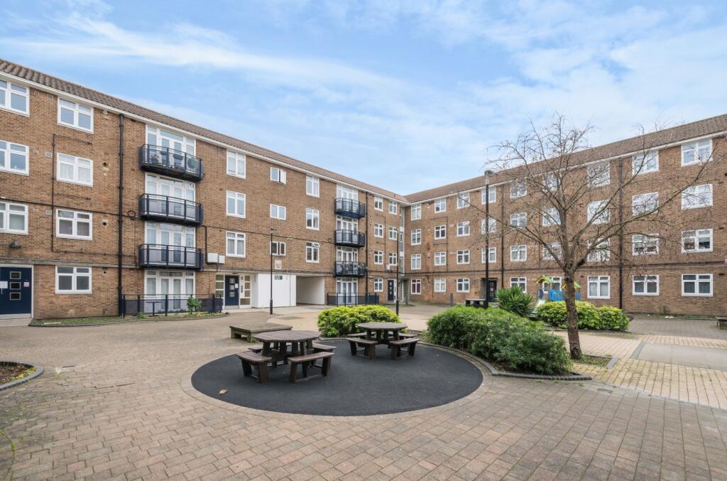 3 bed 1st Floor Flat for rent in Camberwell. From Acorn - Kennington