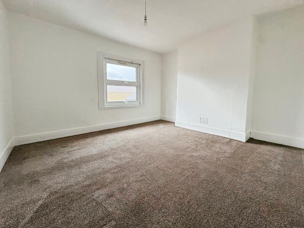 3 bed 1st Floor Flat for rent in Lewisham. From Acorn - Grove Park