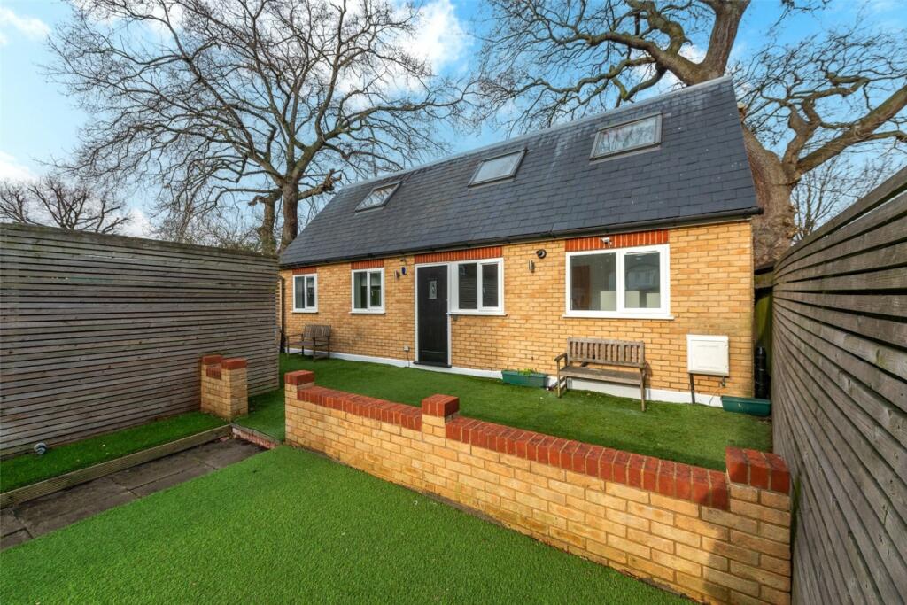 3 bed Detached for rent in Catford. From Acorn - Grove Park 3 bed Detached for rent in Catford. From Acorn - Grove Park