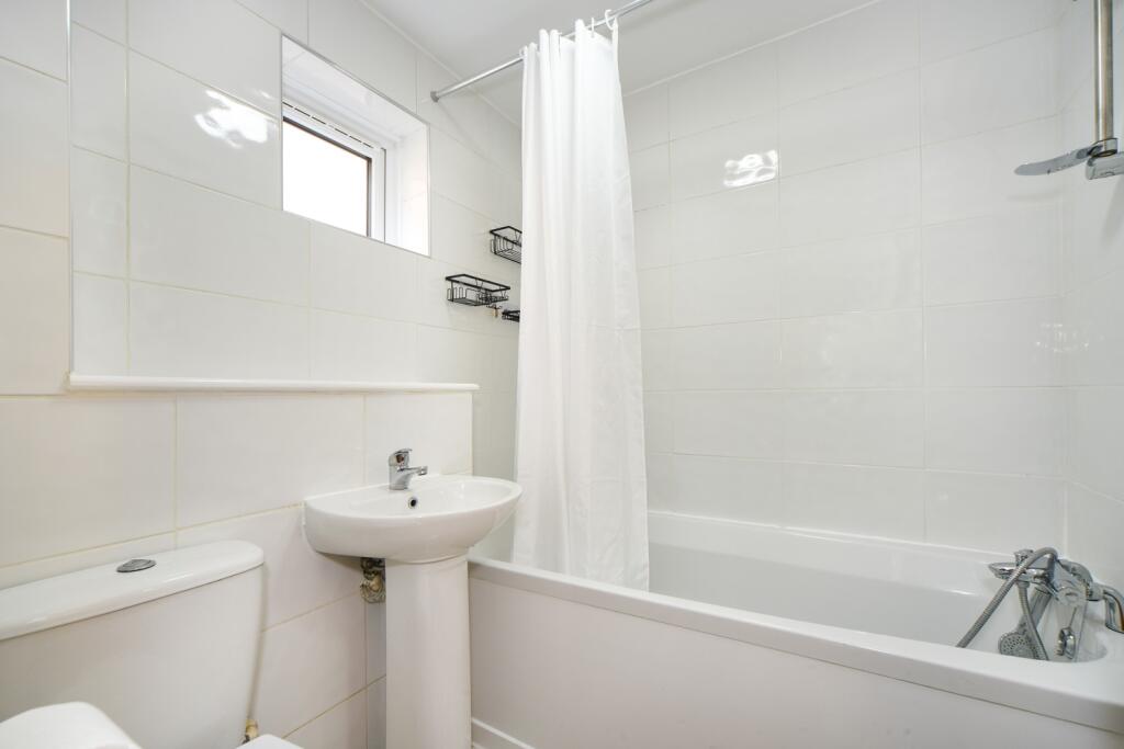 4 bed Studio for rent in Catford. From Acorn - Catford