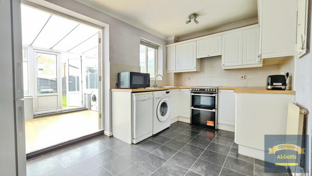 2 bed Detached for rent in Jaywick. From Abbotts - Colchester 2 bed Detached for rent in Jaywick. From Abbotts - Colchester