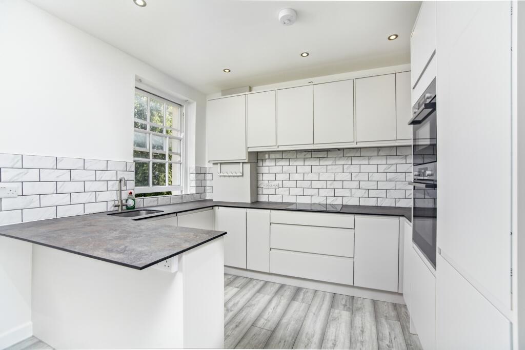3 bed 1st Floor Flat for rent in Penge. From Acorn - Sydenham