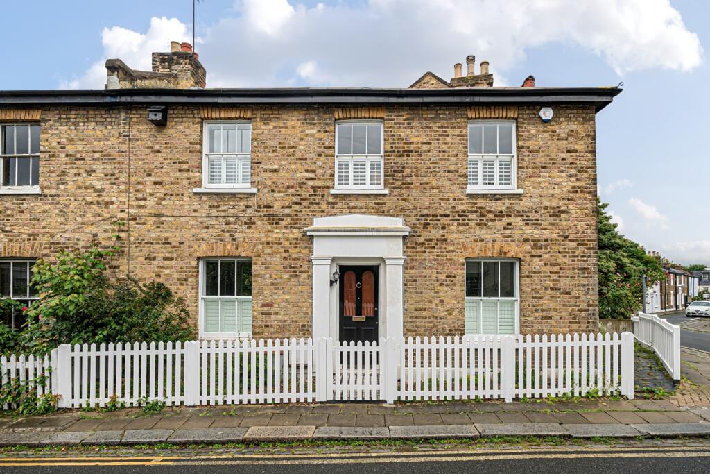 2 bed Cottage for rent in Penge. From Acorn - Sydenham