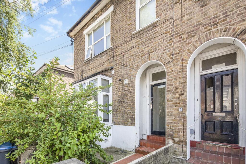 4 bed 1st Floor Flat for rent in Croydon. From Acorn - Crystal Palace