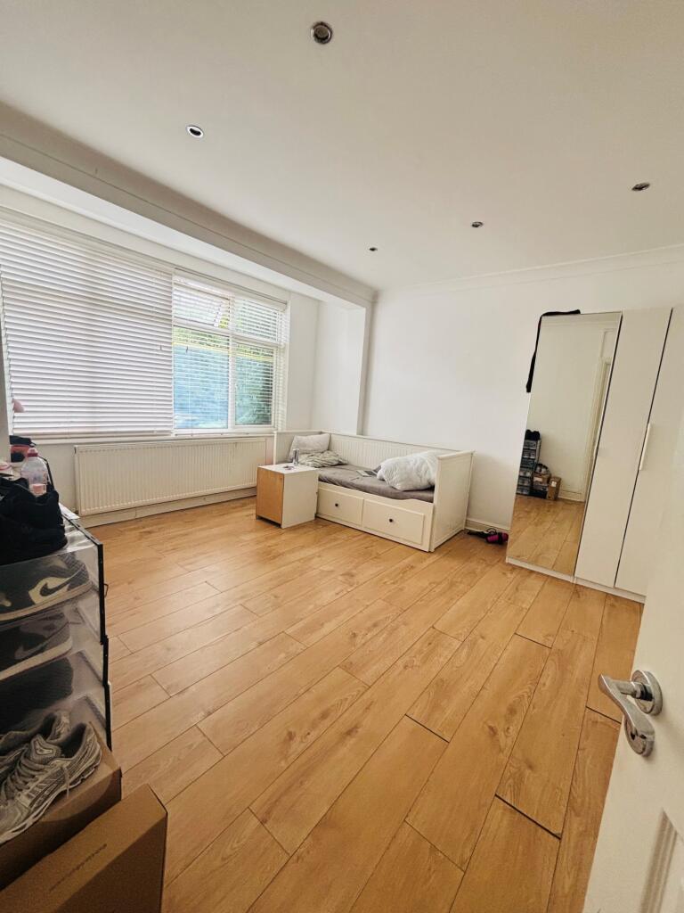 4 bed 1st Floor Flat for rent in Streatham. From Acorn - Crystal Palace