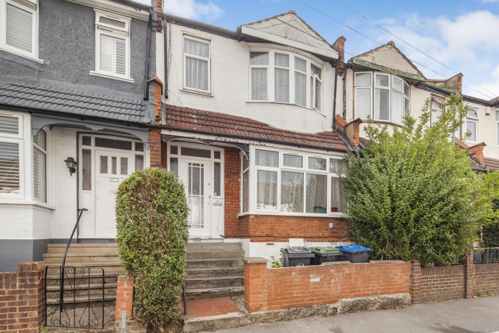3 bed 1st Floor Flat for rent in Penge. From Acorn - Crystal Palace
