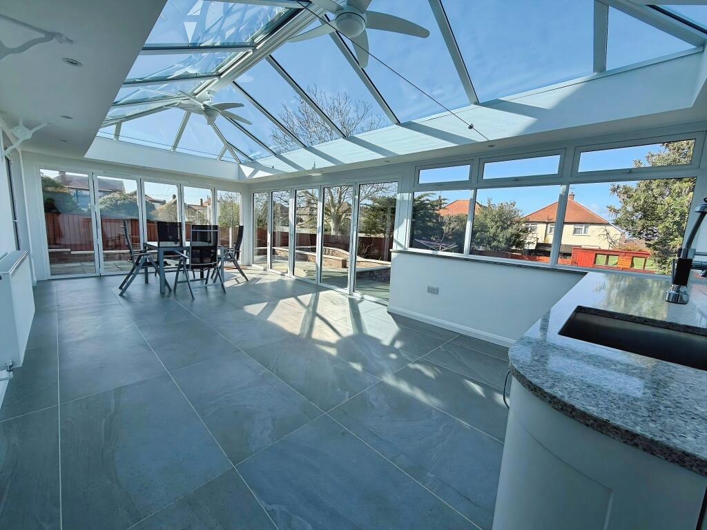 4 bed Chalet for rent in Hunstanton. From Abbotts - Kings Lynn