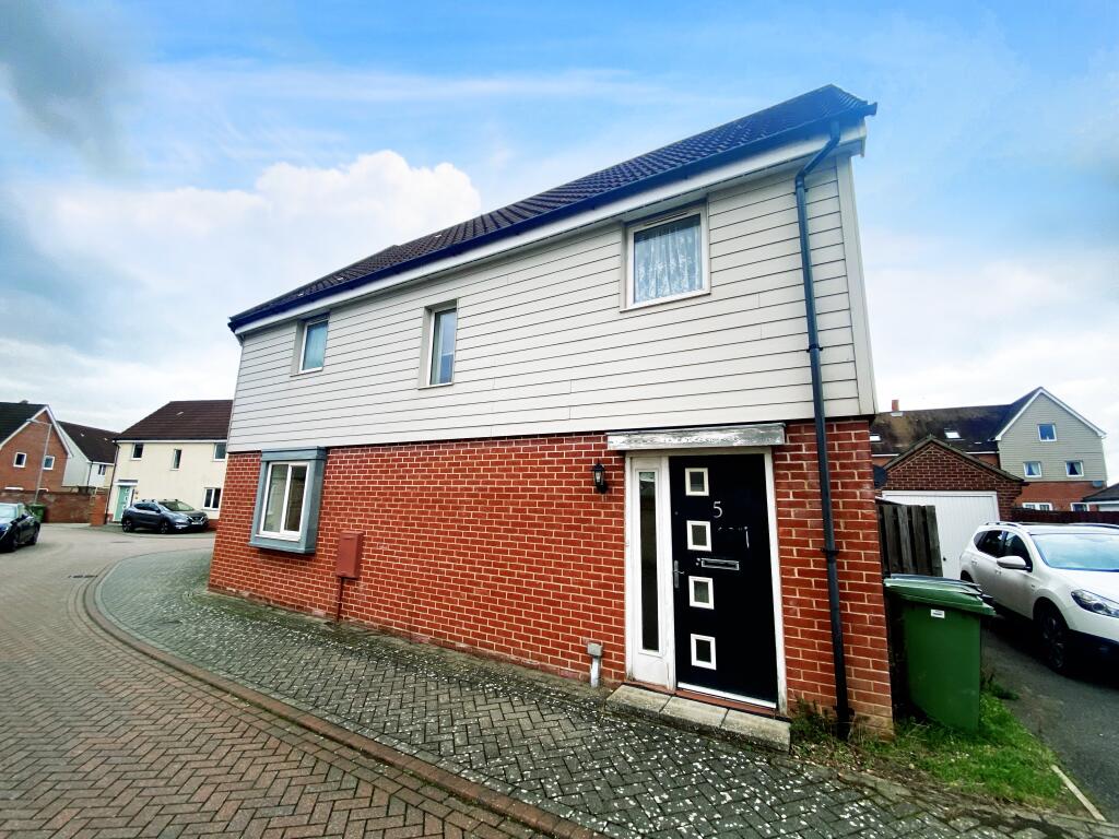 3 bed Detached for rent in Queen's Hills. From Abbotts - Norwich 3 bed Detached for rent in Queen's Hills. From Abbotts - Norwich