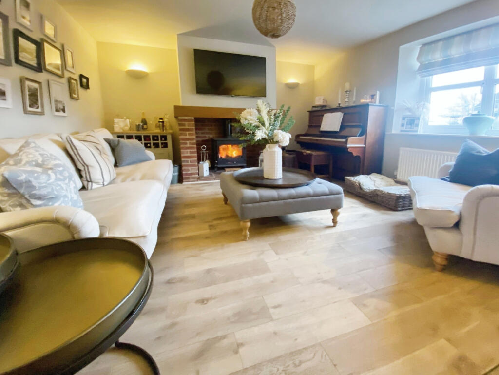 3 bed Mid Terraced House for rent in Horsham St Faith. From Abbotts - Norwich 3 bed Mid Terraced House for rent in Horsham St Faith. From Abbotts - Norwich