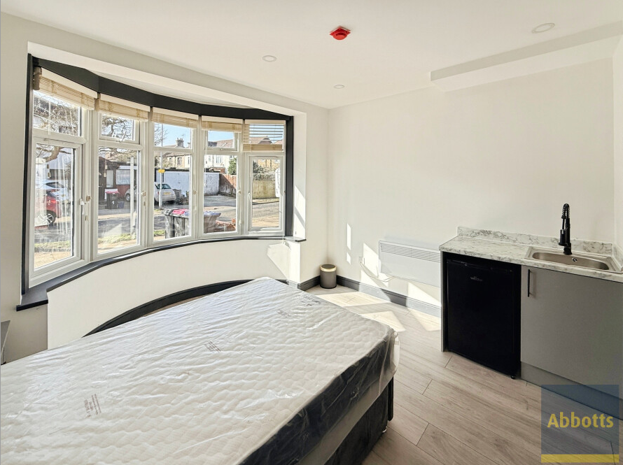 1 bed 1st Floor Flat for rent in Southend-on-Sea. From Abbotts - Rayleigh