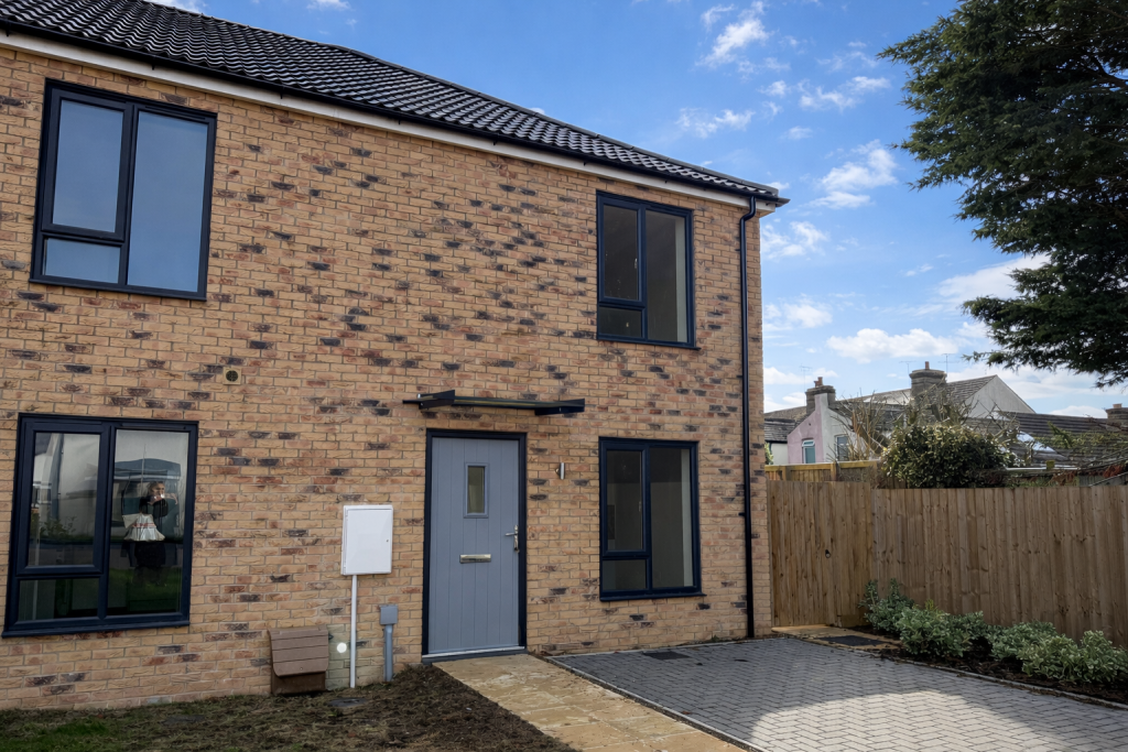2 bed Detached for rent in . From Abbotts - Rayleigh