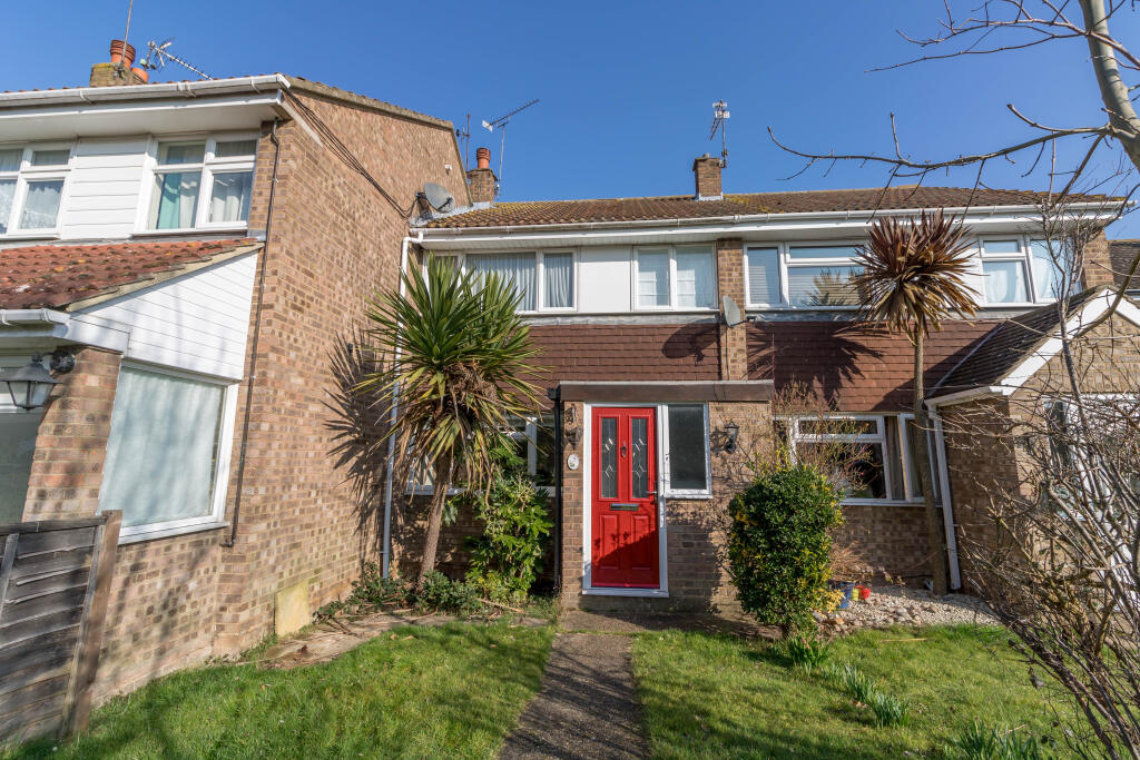 3 bed Detached for rent in Rayleigh. From Abbotts - Rayleigh