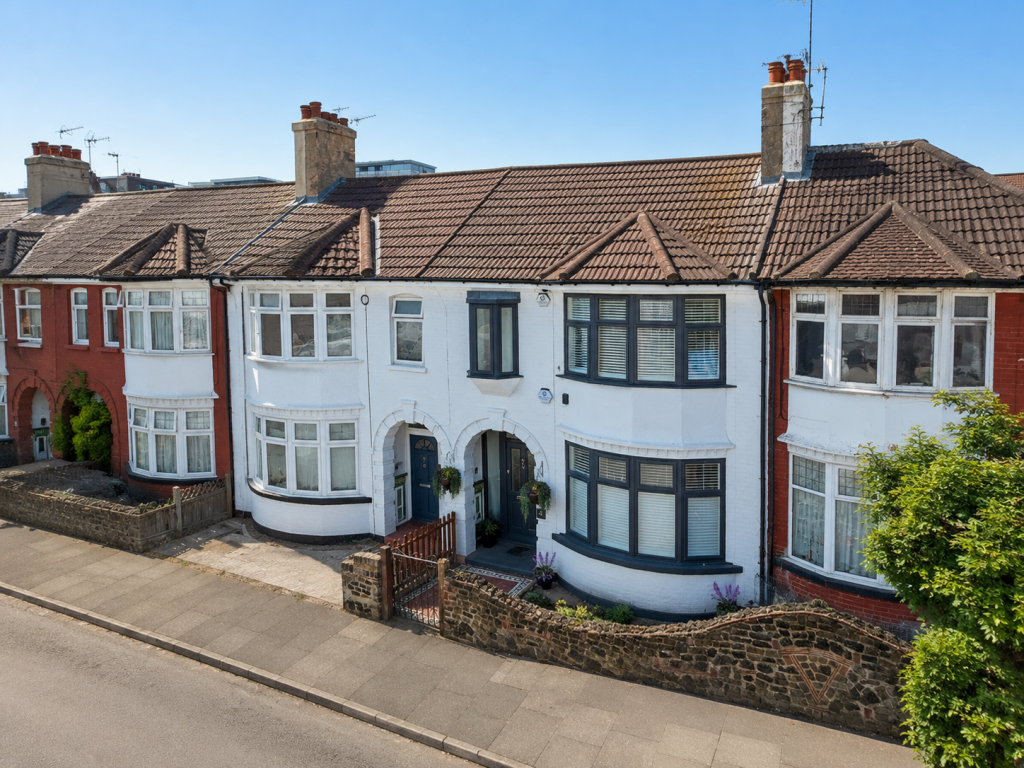 1 bed Apartment for rent in Southend-on-Sea. From Abbotts - Rayleigh 1 bed Apartment for rent in Southend-on-Sea. From Abbotts - Rayleigh