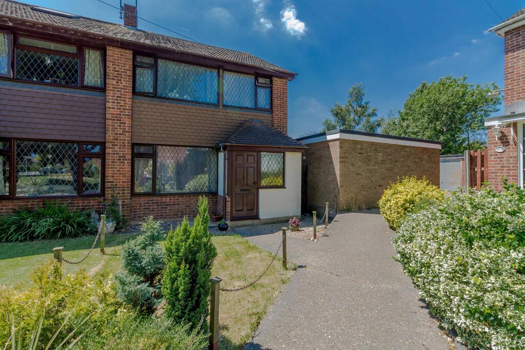 3 bed End of Terrace for rent in Rayleigh. From Abbotts - Rayleigh