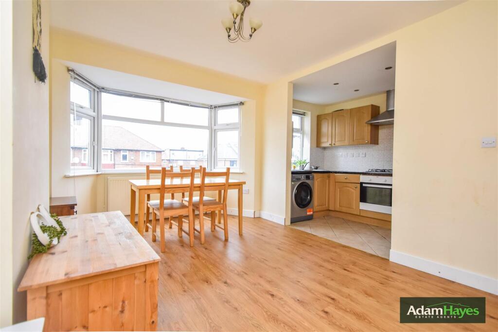 3 bed Apartment for rent in Willesden. From Adam Hayes Estate Agents - Central Finchley