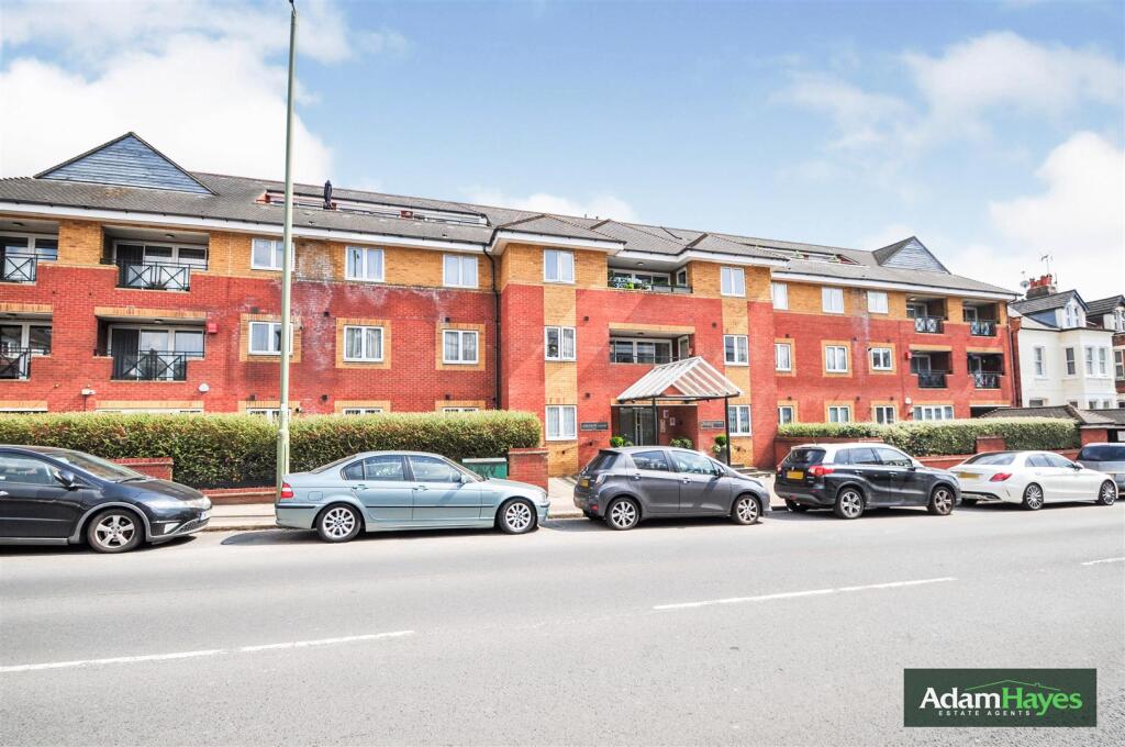 2 bed Apartment for rent in Finchley. From Adam Hayes Estate Agents - Central Finchley