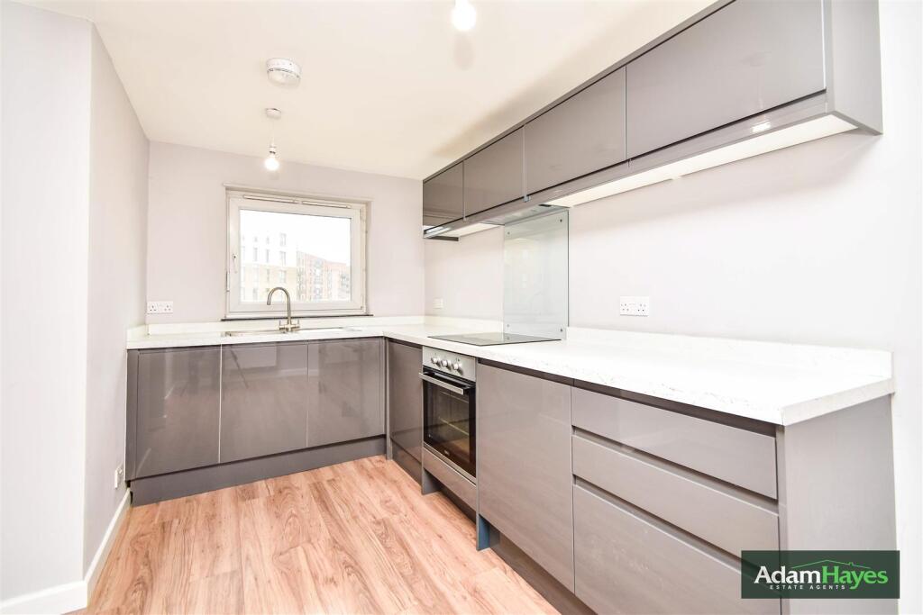 1 bed Apartment for rent in Finchley. From Adam Hayes Estate Agents - Central Finchley