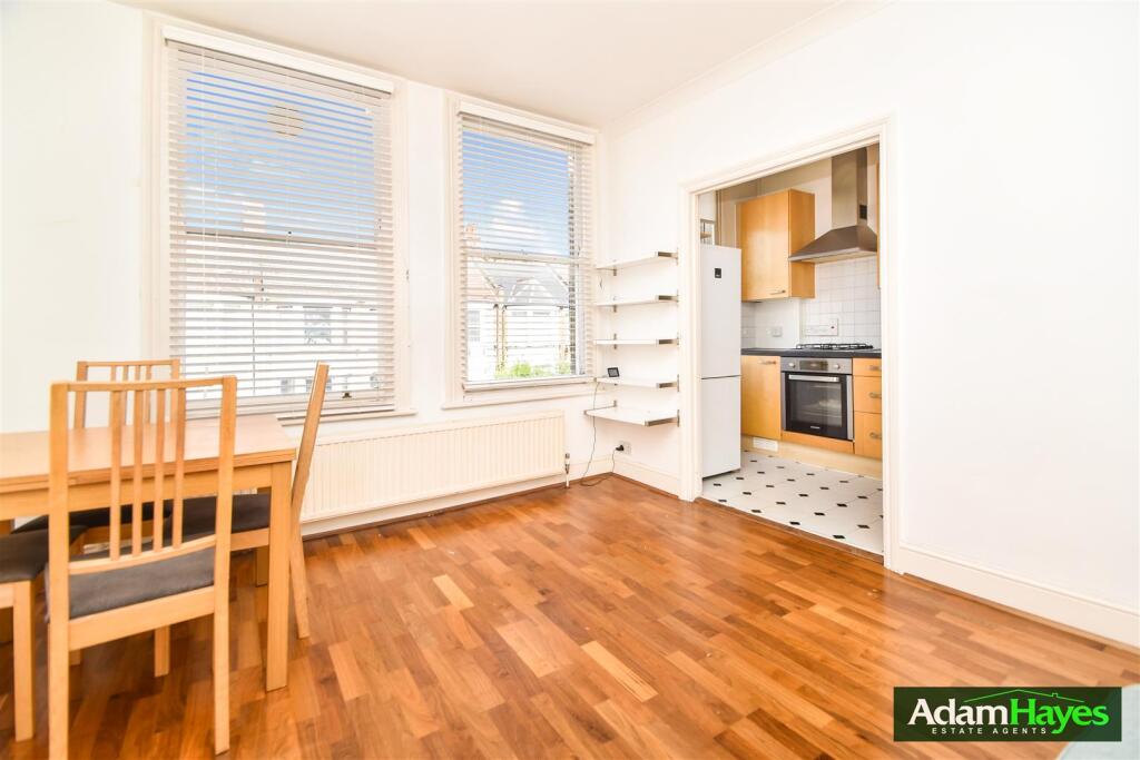 2 bed Apartment for rent in Finchley. From Adam Hayes Estate Agents - Central Finchley