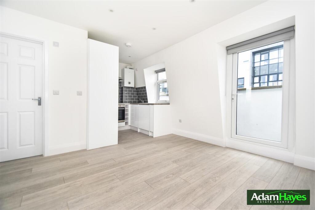 1 bed Apartment for rent in Finchley. From Adam Hayes Estate Agents - Central Finchley