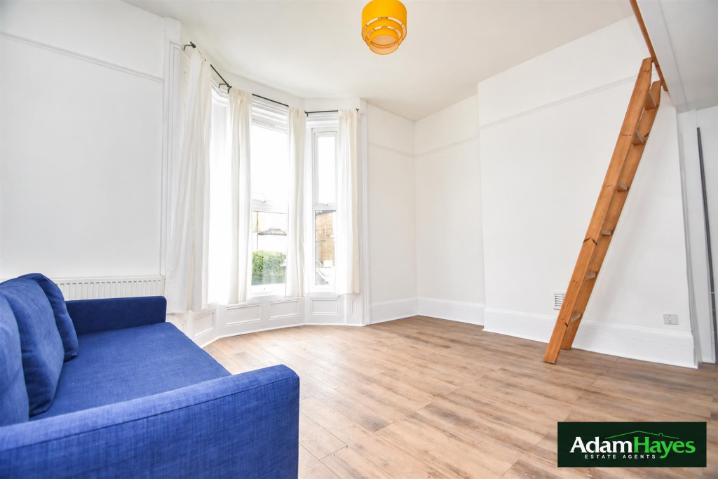 2 bed Apartment for rent in Finchley. From Adam Hayes Estate Agents - Central Finchley