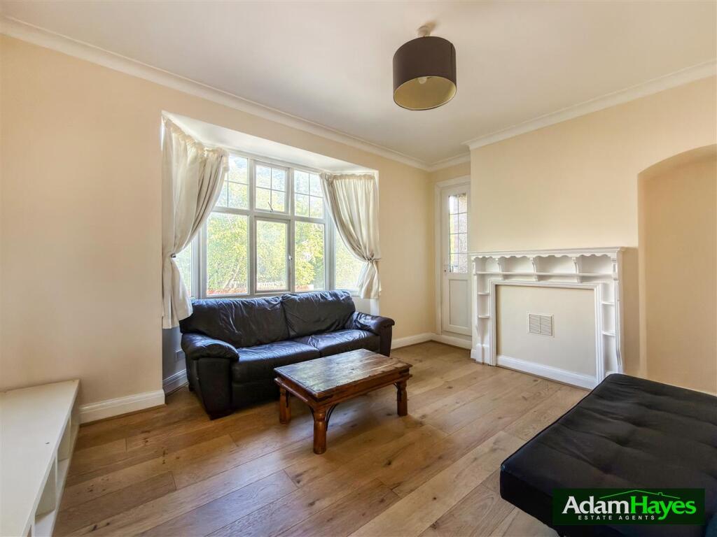 1 bed Apartment for rent in Finchley. From Adam Hayes Estate Agents - Central Finchley
