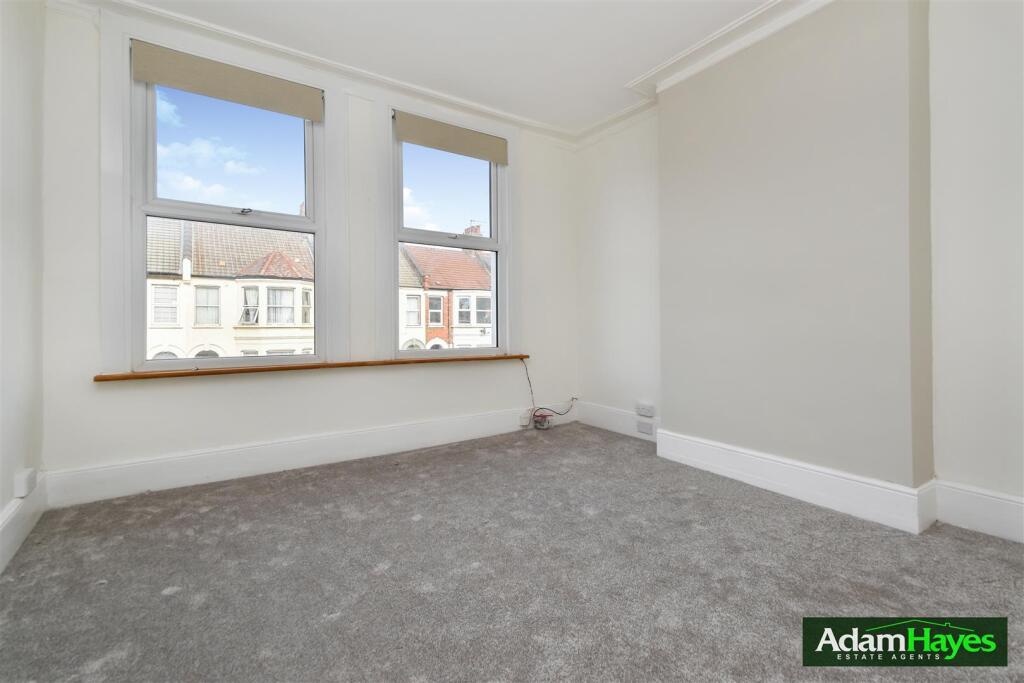 2 bed Apartment for rent in Finchley. From Adam Hayes Estate Agents - Central Finchley