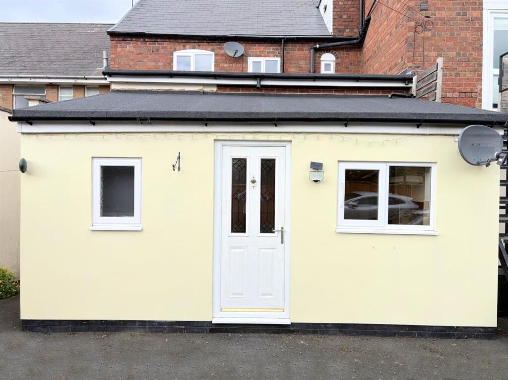 4 bed Studio for rent in Stourbridge. From Bloore King & Kavanagh - Halesowen 4 bed Studio for rent in Stourbridge. From Bloore King & Kavanagh - Halesowen