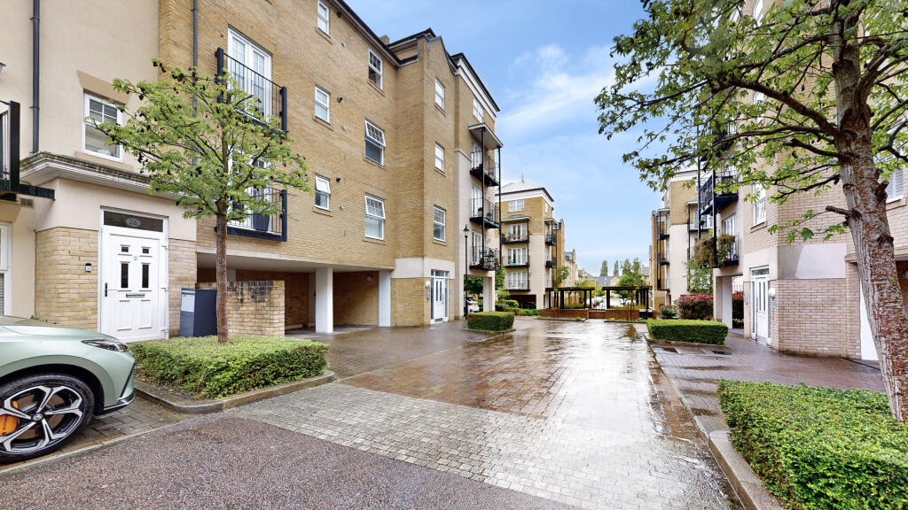 2 bed Flat for rent in Keston Mark. From Alan de Maid - Bromley