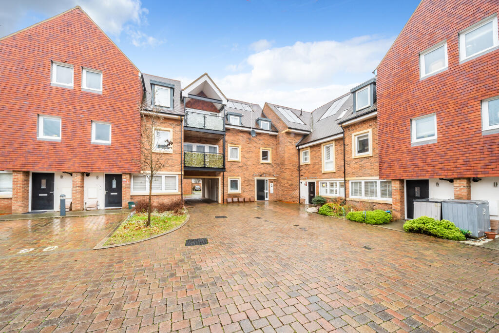 2 bed Apartment for rent in Orpington. From Alan de Maid - Bromley