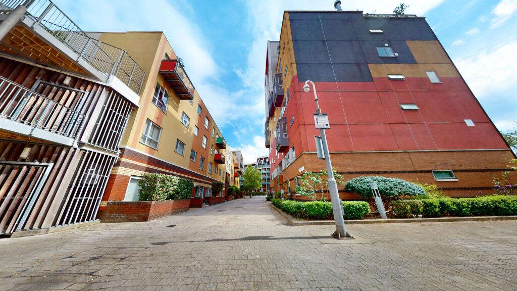 1 bed 1st Floor Flat for rent in London. From Alan de Maid - Bromley
