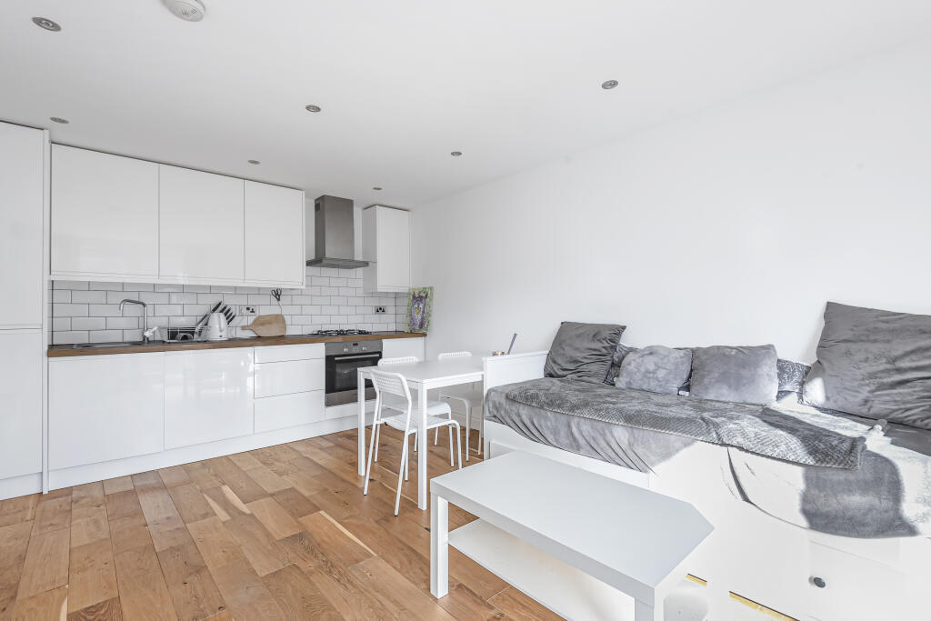 1 bed Apartment for rent in Beckenham. From Alan de Maid - Bromley
