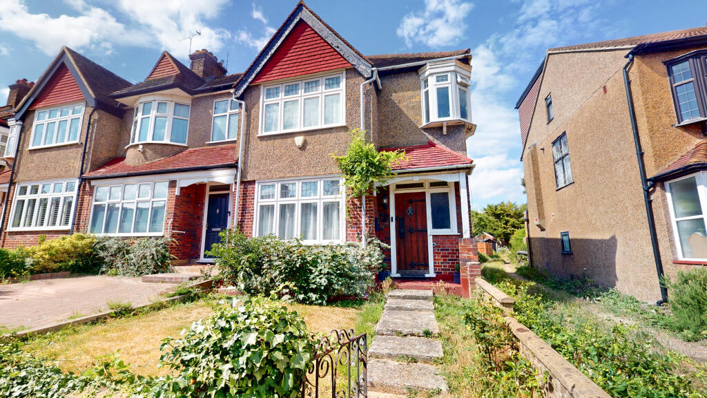 3 bed Detached for rent in Chislehurst. From Alan de Maid - Bromley 3 bed Detached for rent in Chislehurst. From Alan de Maid - Bromley