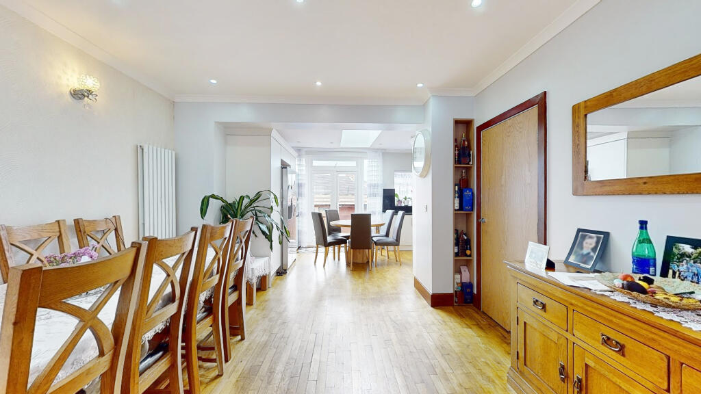 5 bed Detached for rent in Beckenham. From Alan de Maid - Bromley