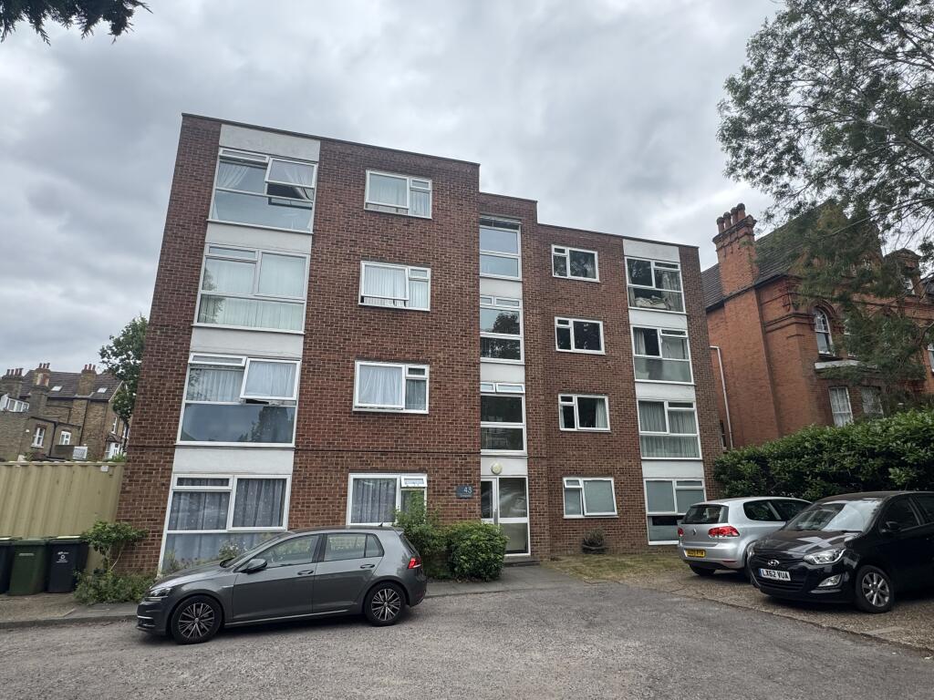 1 bed 1st Floor Flat for rent in Keston Mark. From Alan de Maid - Bromley 1 bed 1st Floor Flat for rent in Keston Mark. From Alan de Maid - Bromley