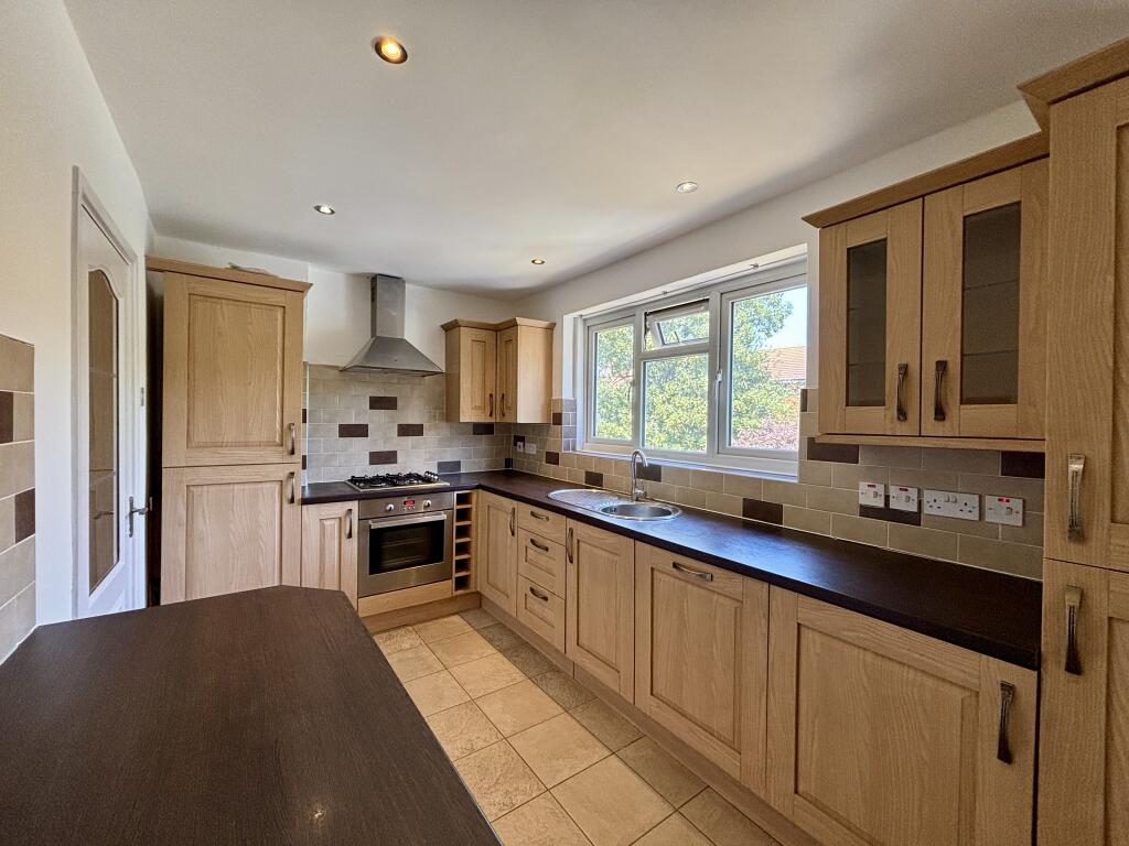 2 bed 1st Floor Flat for rent in Keston. From Alan de Maid - Bromley