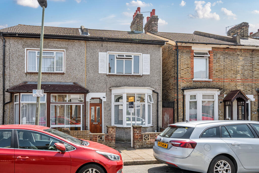 3 bed Mid Terraced House for rent in Beckenham. From Alan de Maid - Bromley 3 bed Mid Terraced House for rent in Beckenham. From Alan de Maid - Bromley