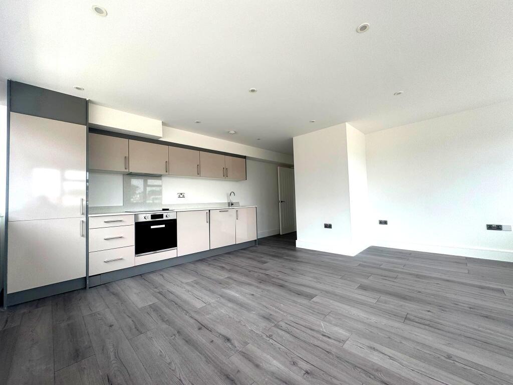 2 bed 1st Floor Flat for rent in Swanley. From Alan de Maid - Bromley