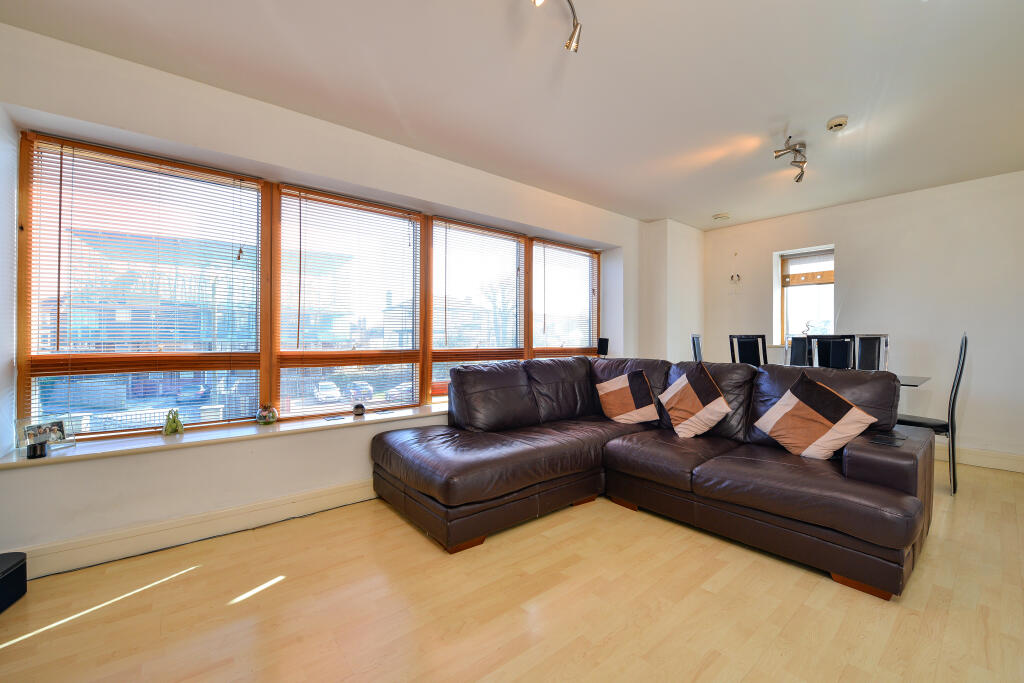 2 bed Apartment for rent in Beckenham. From Alan de Maid - Bromley