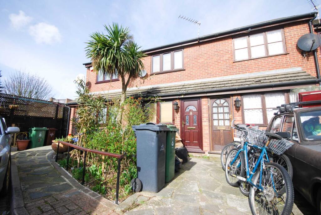 1 bed Detached for rent in Leyton. From Allen Davies & Co - Leyton