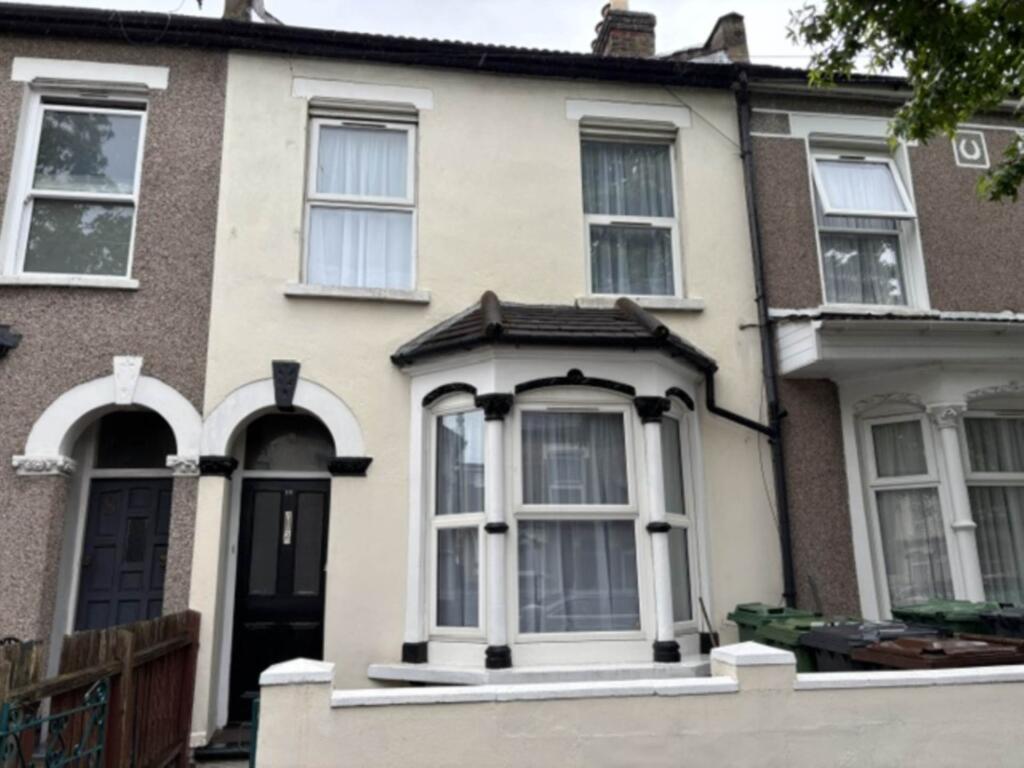 4 bed Detached for rent in London. From Allen Davies & Co - Leyton